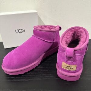 UGG Fuchsia ultra short